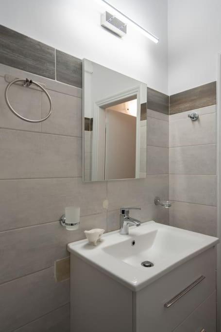 Metaxourgio 2Nd Floor Apartment Atena Exterior foto